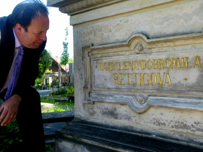 Miroslav Stejskal u hrobu