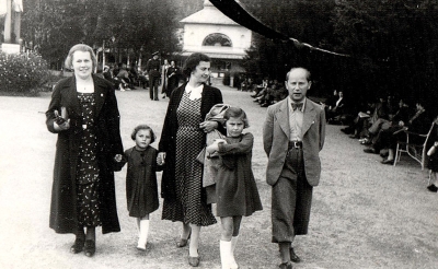 Dagmar s rodiči a sestrou Ritou v Tatranské Lomnici. Vlevo Marie Marková (1936)