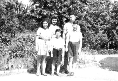 Judith with her sister and brother
(in front two cousins who did not surviv)