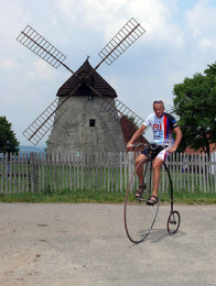 Josef Zimovčák na vysokém kole pojede Plzní
