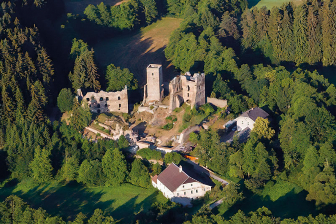 Letecký pohled na Rokštejn