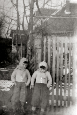 Sourozenci Jiří a Josef v Nesovicích