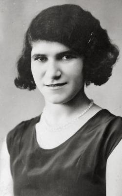 Emilie Fischerová, maminka  
