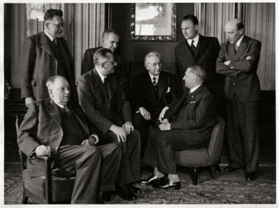 U J. Kvapila, 10. 4. 1938 (Zdeněk sedí zcela vlevo)