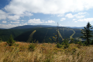 Vřesová studánka, Kamenné okno a Vozka