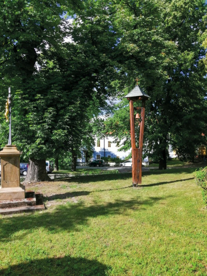 Zvonička před zámkem v Peruci