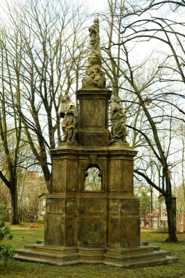 Barokní zahrada Liberec - morový sloup_archiv MML