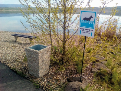 Pláž pro psy u Mosteckého jezera