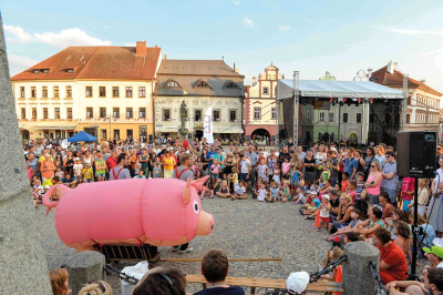 Komedianti v ulicích