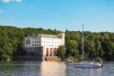 Vodní nádrž Orlík a zámek Orlík nad Vltavou