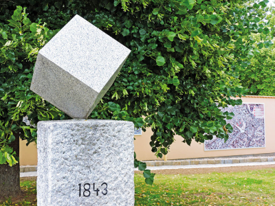 Slavná kostka dačická