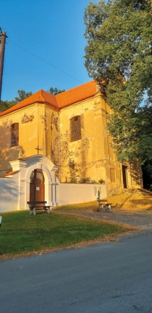Farní kostel sv. Petra a Pavla