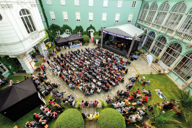 Festivalové zámecké nádvoří