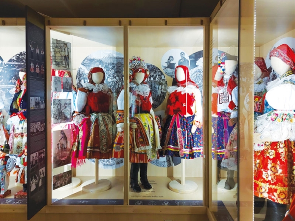 Muzeum Ostrov lidových krojů