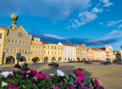 Mírové náměstí s věží Kalich