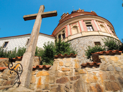 Pohled na zámecký rondel z ulice Pod Hradem