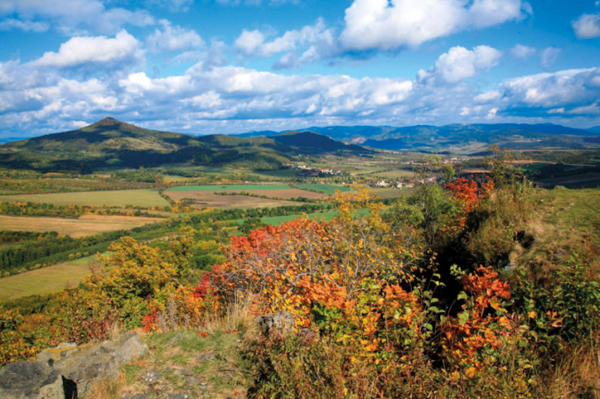 Lovoš s vrcholem v nadmořské výšce 573 m