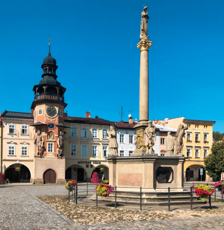 Radnice s obry a morový sloup