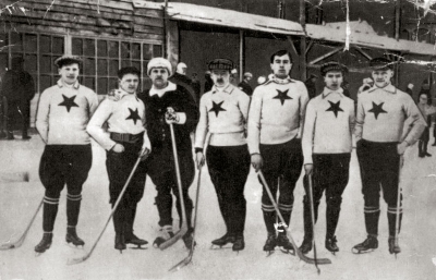 České hokejové mužstvo v roce 1909, Otakar Vindyš první zleva