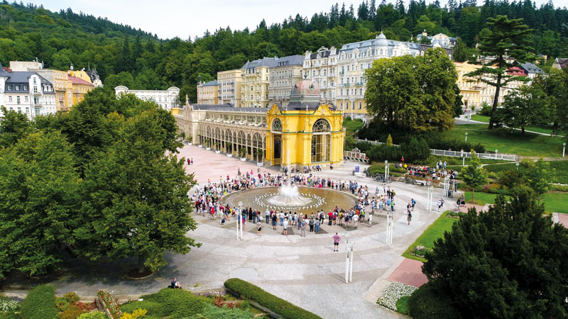 Kolonáda a Zpívající fontána