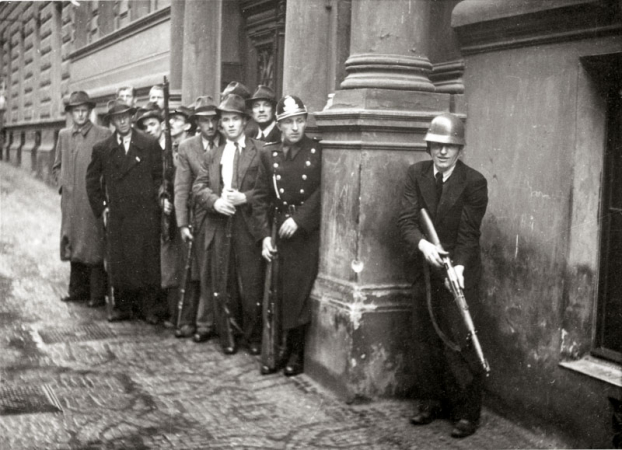 Je právě sechs hodin, oznámil rozhlas 5. května 1945