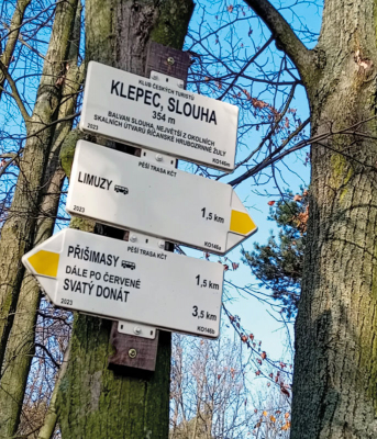 Rozcestník na vrcholu Klepec