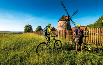 CYKLISTÉ jsou v Česku VÍTÁNI!