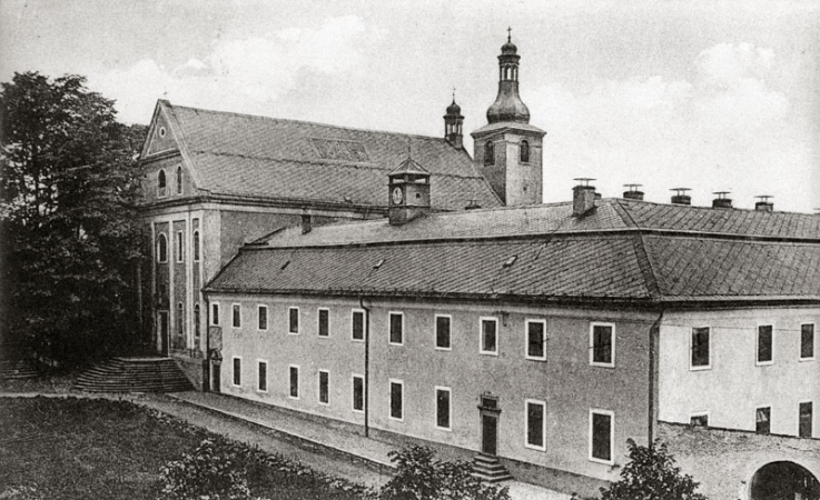 Klášter v Ostrově