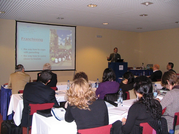 Špičkoví odborníci jednali v Praze o evropském turizmu