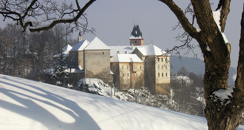 Čas sjezdovek, běžek a bruslí...