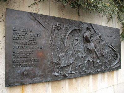 Pamětní deska podle návrhu Helgy