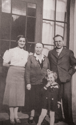 Helga with parents