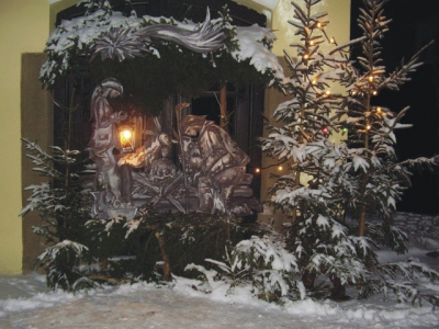 Betlém od místního umělce Stanislava Vacka u budovy městského muzea