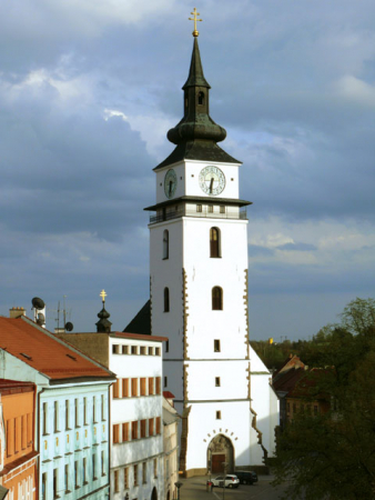 Věž kostela sv. Mikuláše ve Velkém Meziříčí
