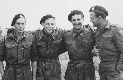 Manžel Richard – druhý zleva