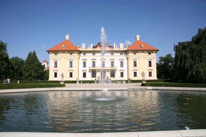 2835-Zamek_z_parku_2