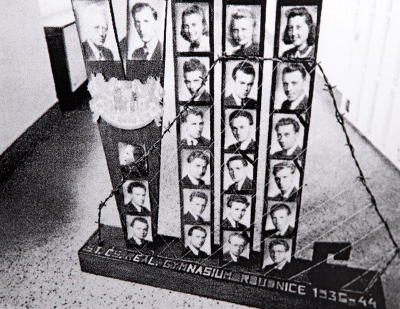 Class tableau, under the barbed wire are imprisoned students