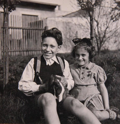 Pavel se sestrou Lenkou