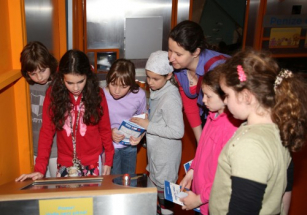 Interaktivní výstava Peníze, nebo život?