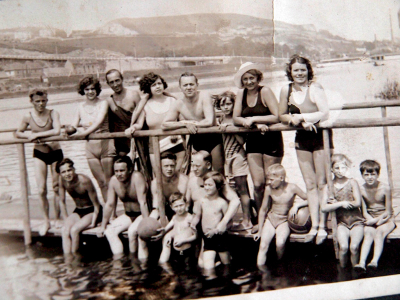 S rodiči na pražské plovárně