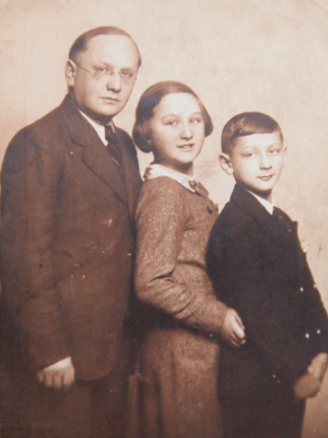 Hanka a Arnošt s tatínkem