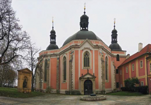 Chrám na hoře Karlov