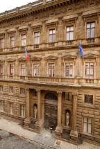 Máme stát, máme banku