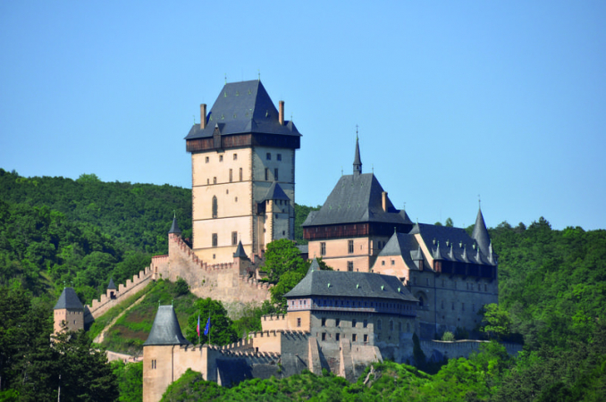 Karel IV. zve na svůj hrad