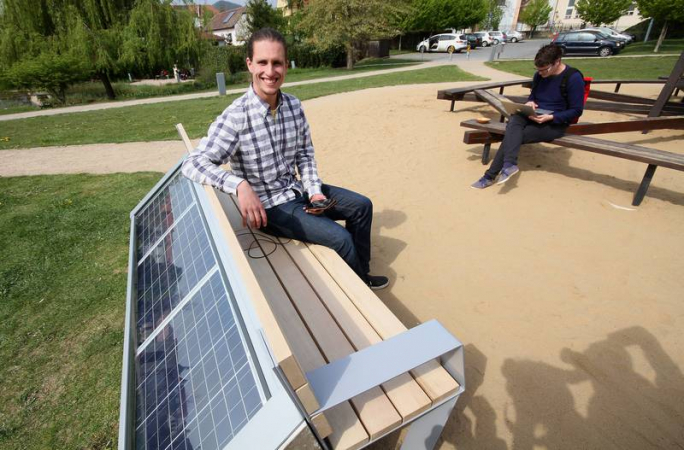 Lavička, která Vám dobije mobil