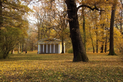 Pavilon v zámecké zahradě