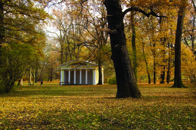 Zámecká zahrada s pavilonem