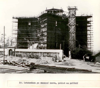 Oprava letohrádku fotografie umístěná v expozici