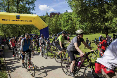 Přes kopec na Hradec