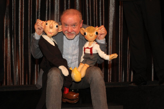 Martin Klásek slaví 45 let se Spejblem a Hurvínkem